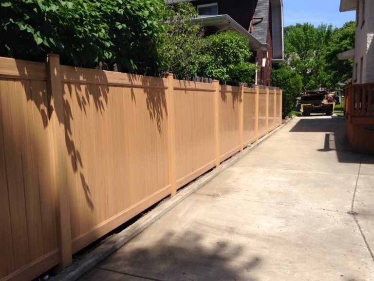 Hire A Trusted Vinyl Fence Contractor Deerfield