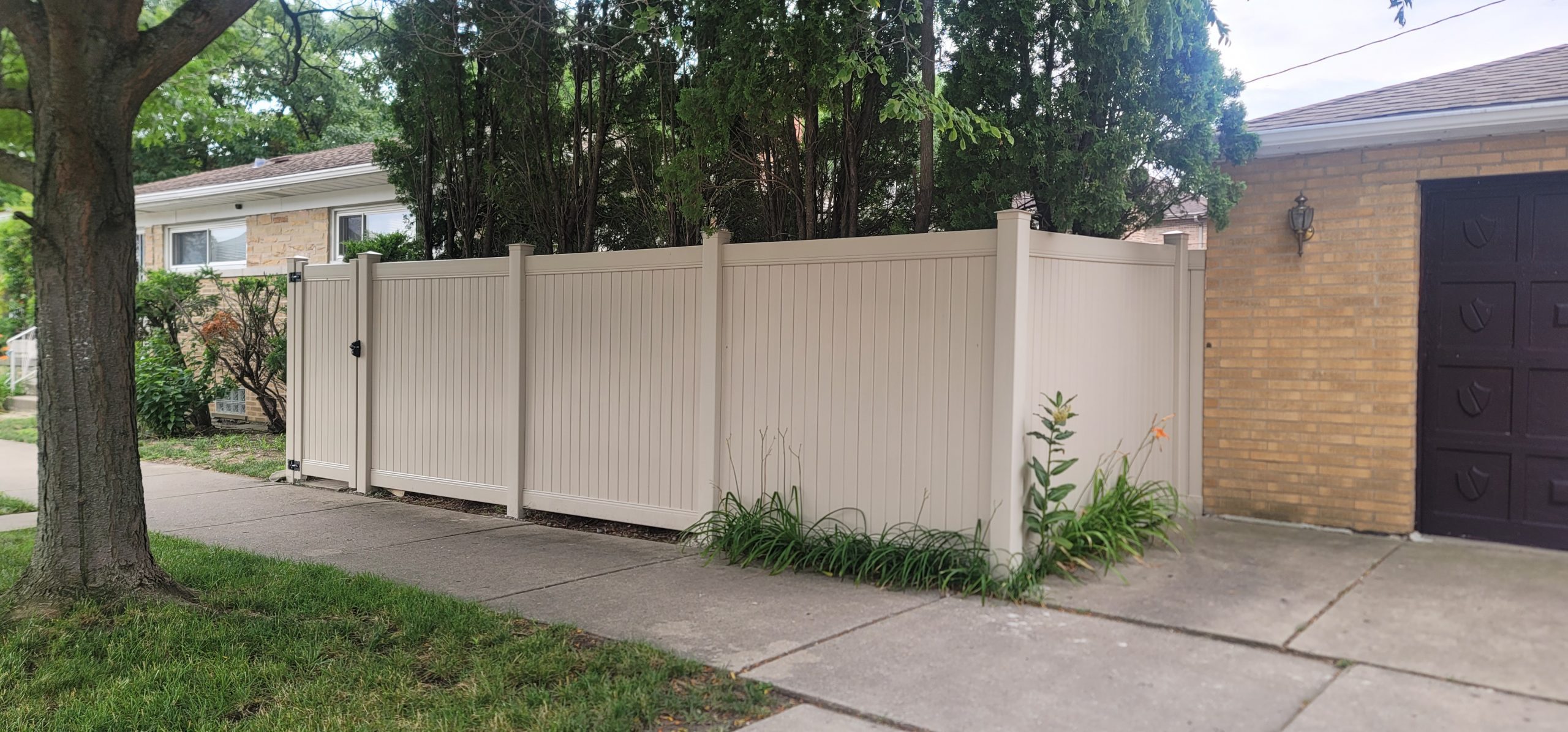 chicago-why-do-you-need-commercial-vinyl-fencing