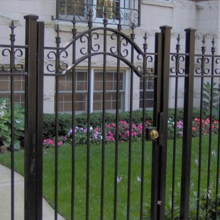 Choosing the right fence builder in Chicago