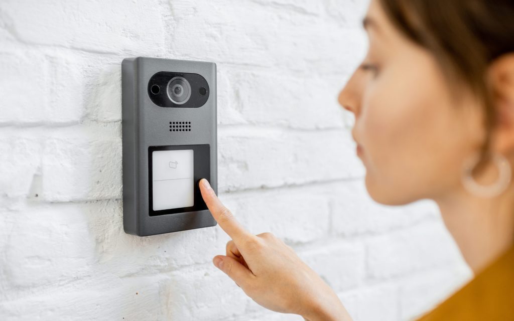 Chicago Il Advantages of an Intercom System for Buildings