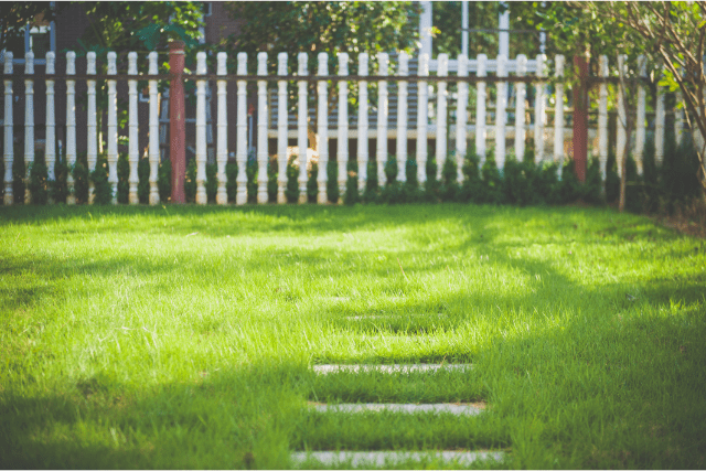how-to-install-fences-for-sloped-yards