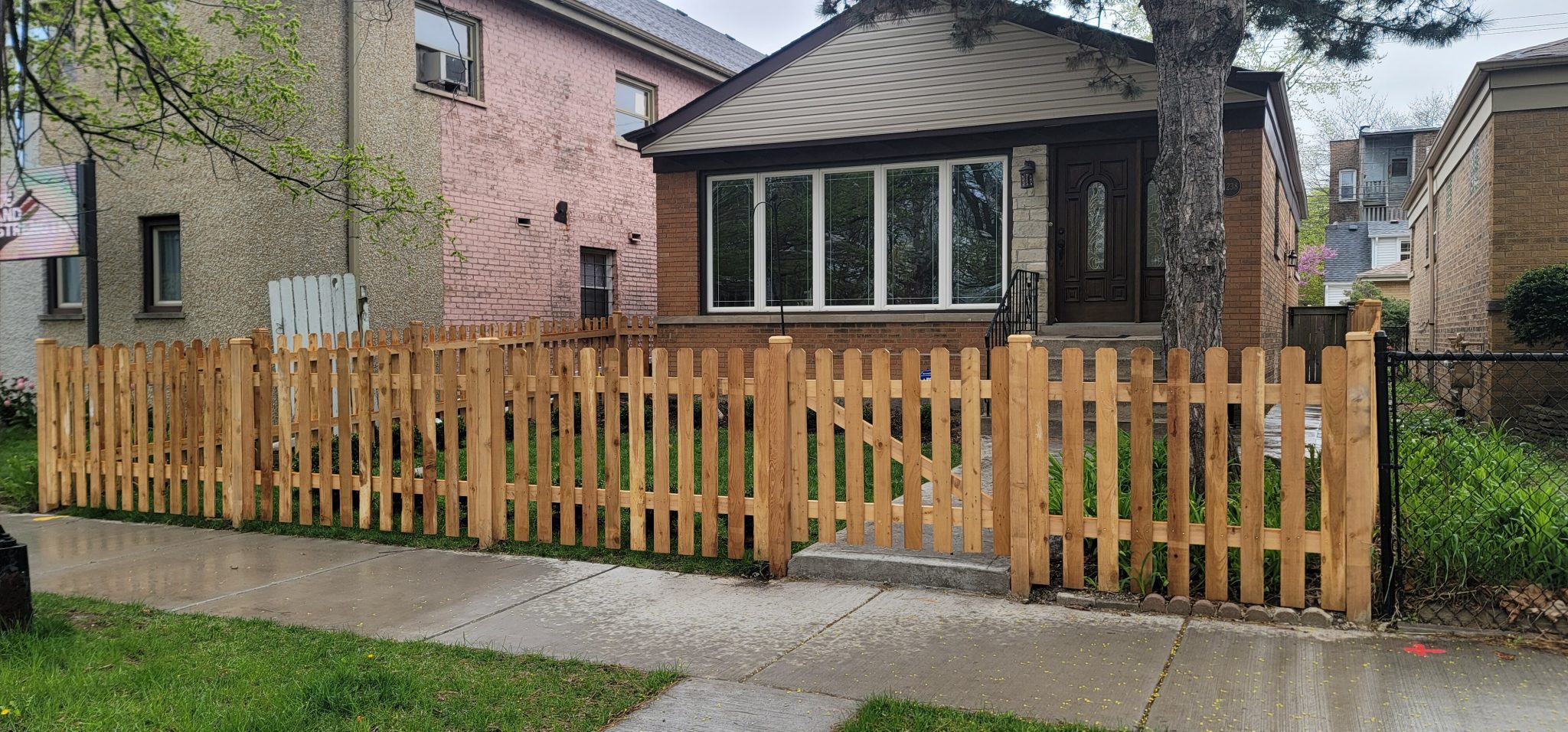 Wood fence company in Chicago Il