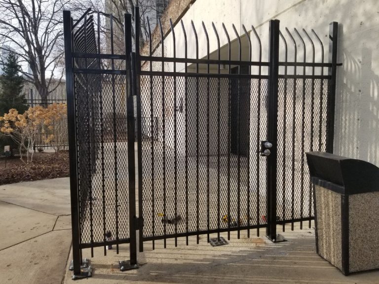 How Long Do Iron Fences Last in Chicago