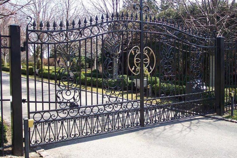 A Guide To Decorative Fencing in Chicago Il