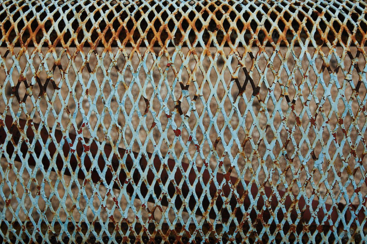 how-to-restore-a-rusty-iron-fence-2