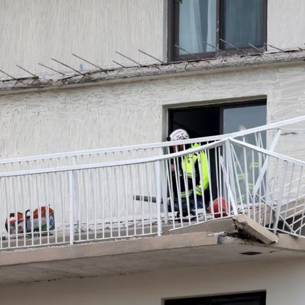 accidents-that-can-occur-if-your-balcony-is-not-manufactured-by-professionals-bad-balcony-manufactured