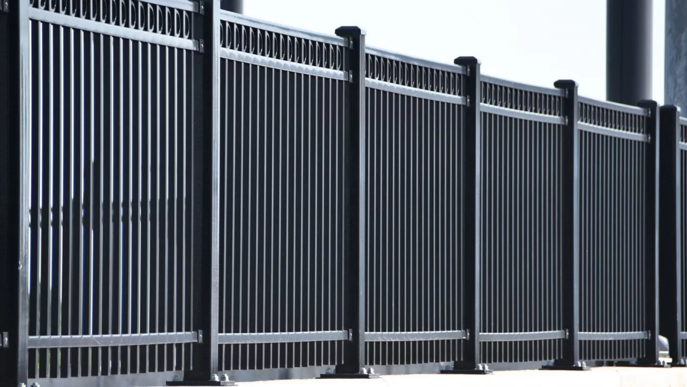 Commercial steel fence project in Chicago