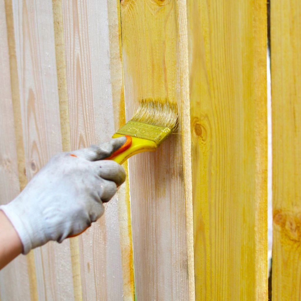 tips-for-effective-cleaning-of-a-wooden-fence-protection
