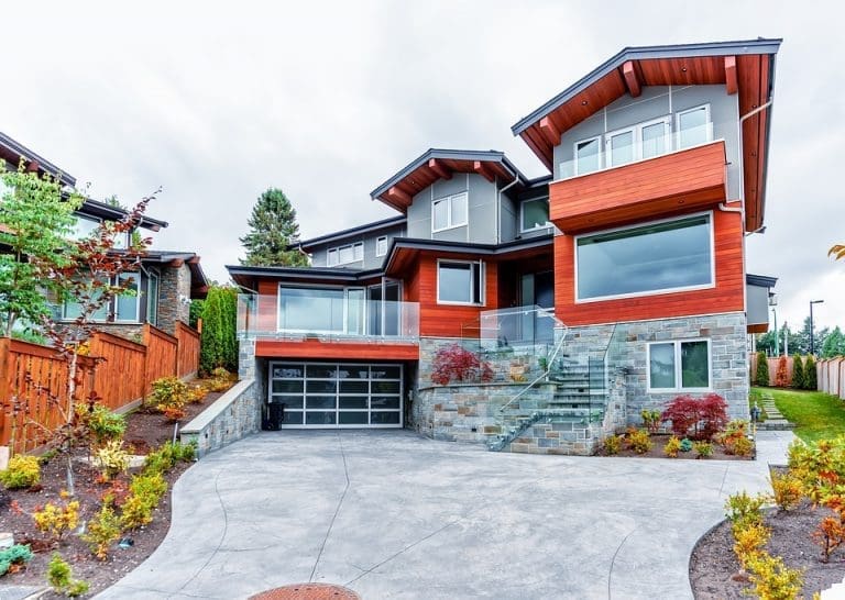 The Versatility and Strength of Aluminium Fences: Choosing the Right Option for Your Property
