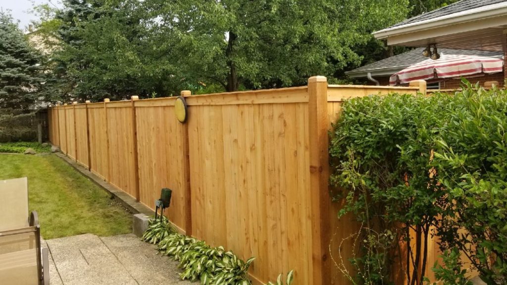 advantages-of-installing-an-industrial-wood-fence-on-your-property-4