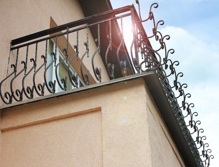 benefits-of-constructed-iron-balconies