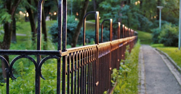durable-and-elegant-residential-aluminum-fencing