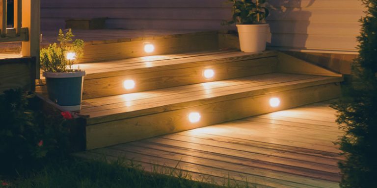 finish-your-fencing-with-outdoor-lighting