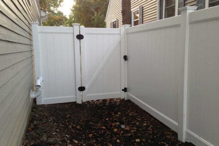 friendly-manners-to-clean-a-vinyl-fence