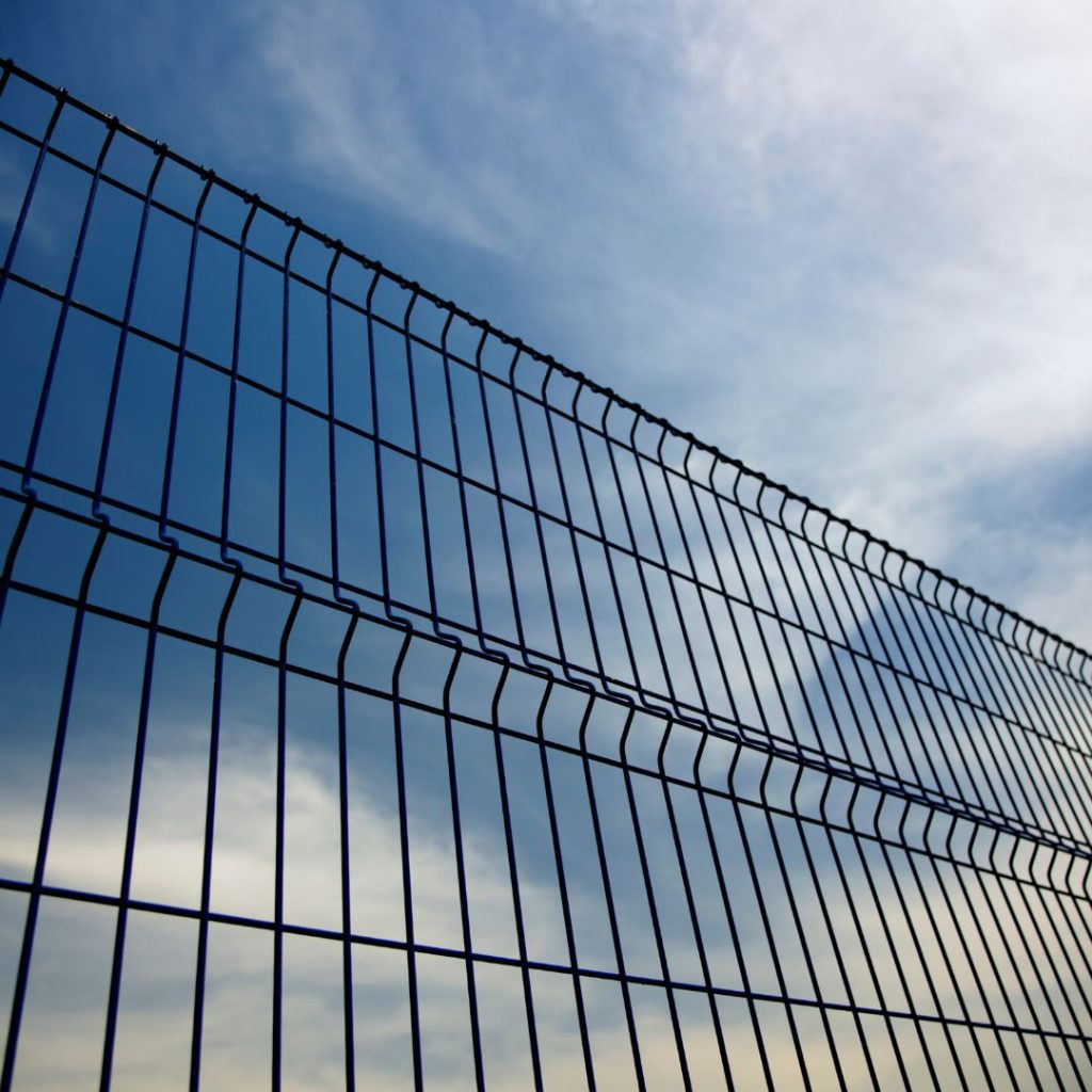 osceola-fence-company-how-is-a-pre-fabricated-steel-fence-installed