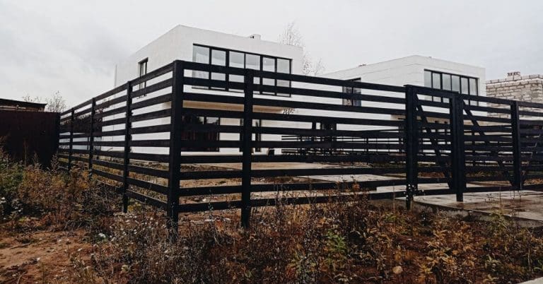 durable and stunning aluminum fencing