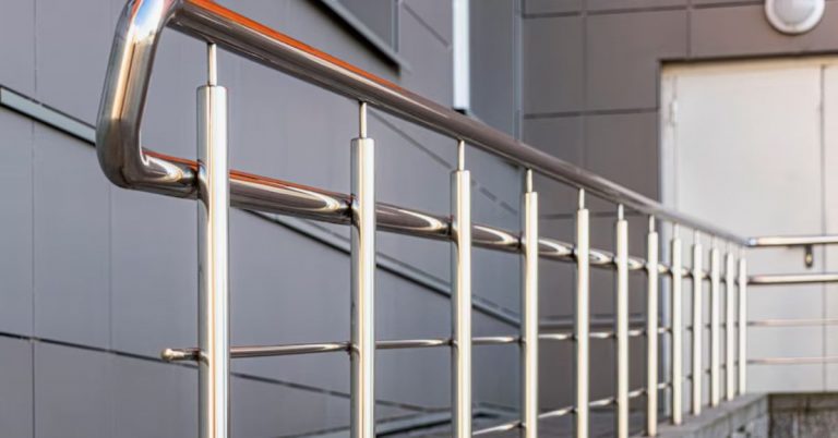 aluminum-fencing-enhancing-home-security