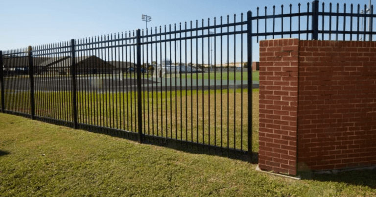 incorporating-steel-fencing-in-commercial- spaces