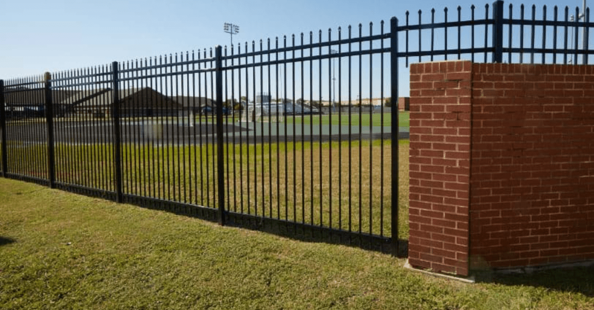 incorporating-steel-fencing-in-commercial-spaces-2