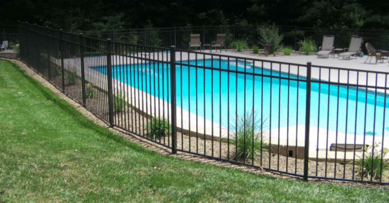 stylish-and-durable-aluminum-pool-fences-2