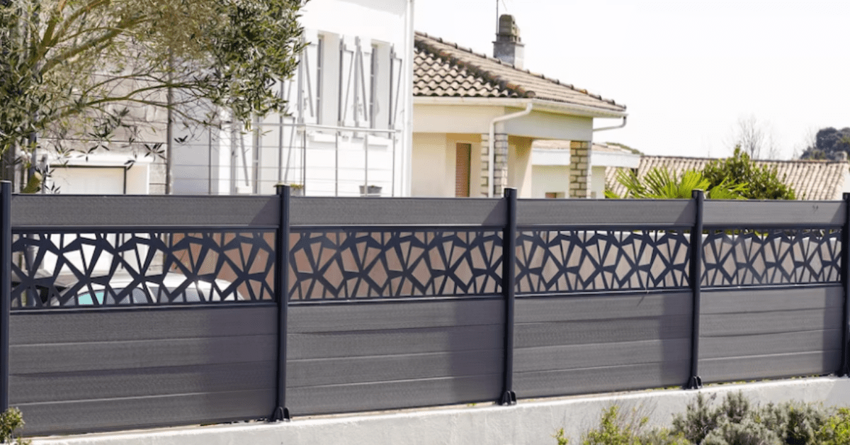 stylish-and-secure-home-aluminum-fencing-options-2
