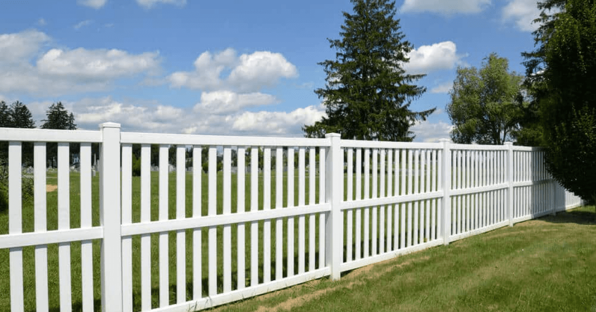 keeping-your-vinyl-fence-clean-and-well-maintained-2