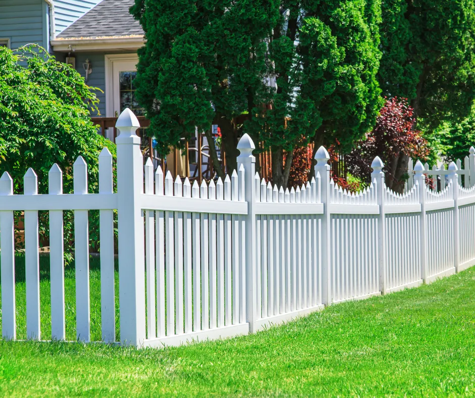 what-does-a-vinyl-fence-builder-in-chicago-do