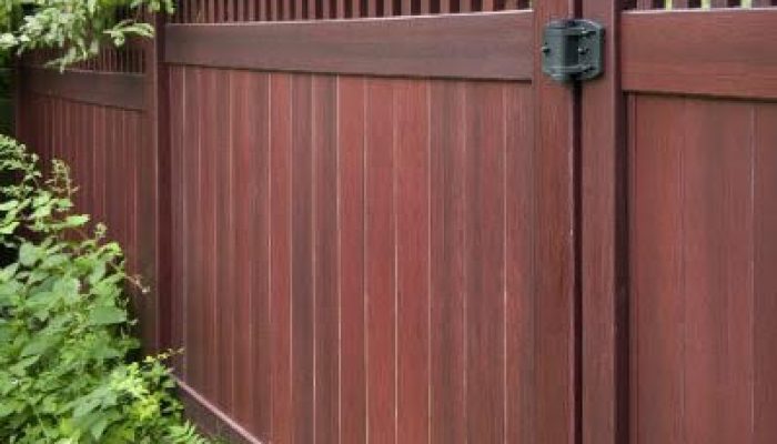 6 Eco-Friendly Methods to Clean Vinyl Fence Panels​ Chicago