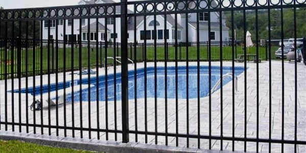 Reasons To Replace Your Pool Fences During Summer