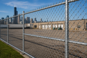 Galvanized chain link fence steel mesh security fence Chicago industrial property durable corrosion resistant